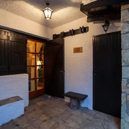 Dandy Agoriani - Ivoni - Fireplace * Eptálofos